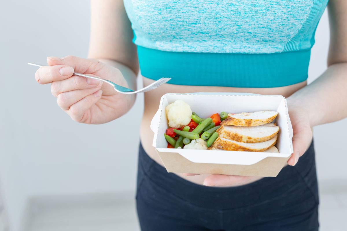 Dieta na Wyciągnięcie Ręki: Jakie Korzyści Przynosi Dieta Pudełkowa w Trosce o Zdrowie